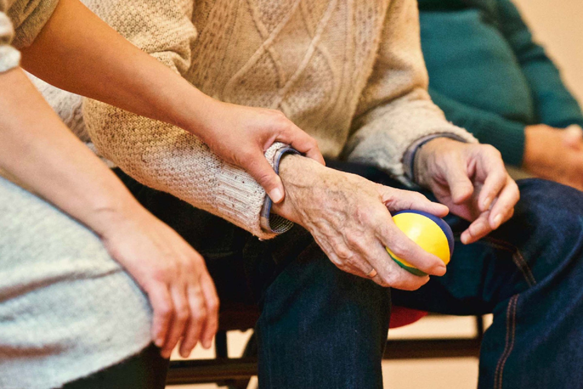 介護、約30-35万円/月